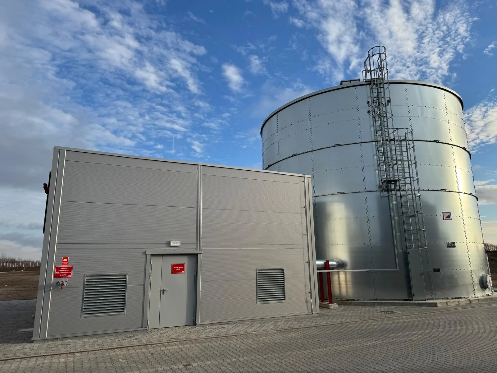 Zbiornik i pompownia przeciwpożarowa przy obiekcie logistycznym